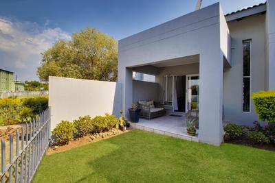Townhouse For Sale in Broadacres, Sandton