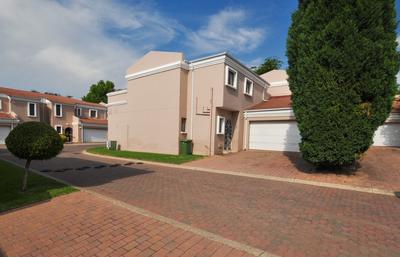 Townhouse For Rent in Lonehill, Sandton