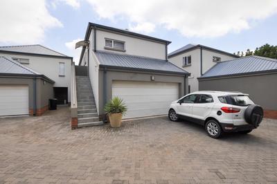 Townhouse For Rent in Broadacres, Sandton